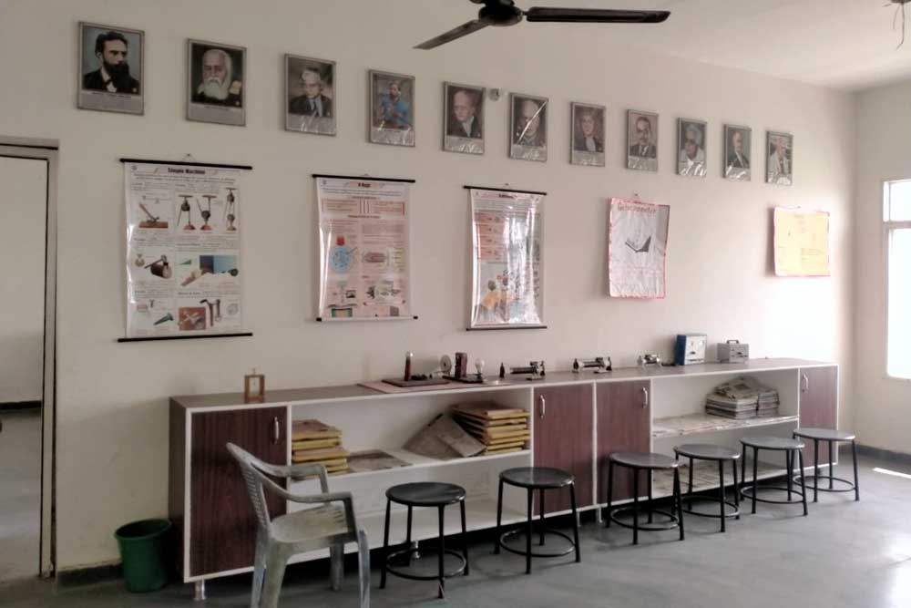 Physics Lab @ Shri Guru Ravidass Public School, Chuharwali, Jalandhar