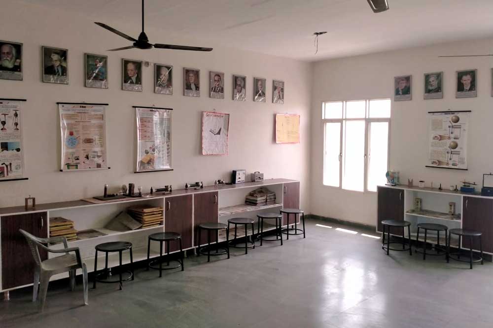 Physics Lab @ Shri Guru Ravidass Public School, Chuharwali, Jalandhar